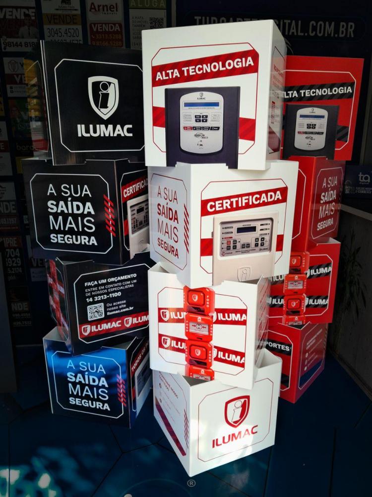 Totem Display Cubo