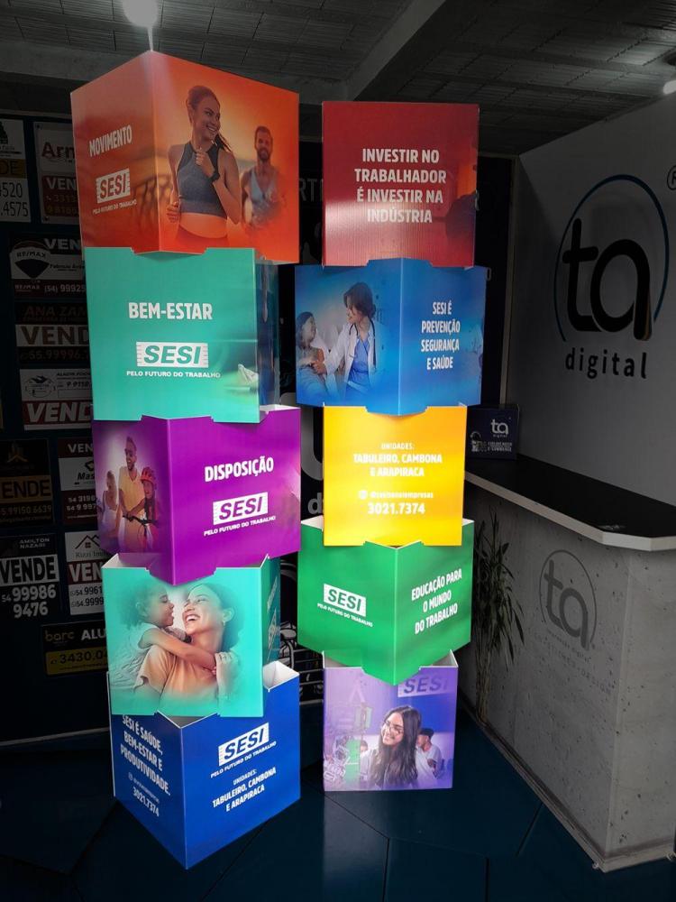 Totem Display Cubo