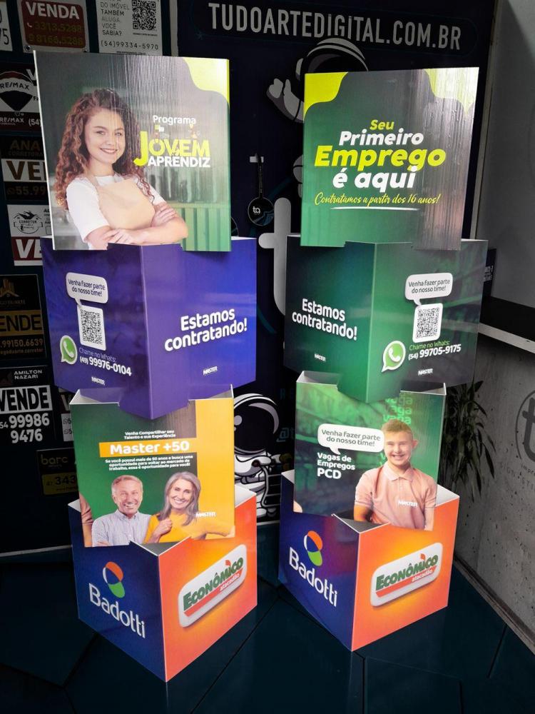 Totem Display Cubo