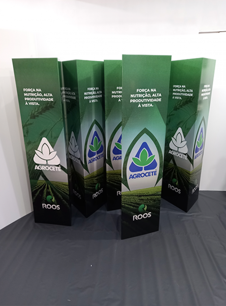 Totem Display Triedro